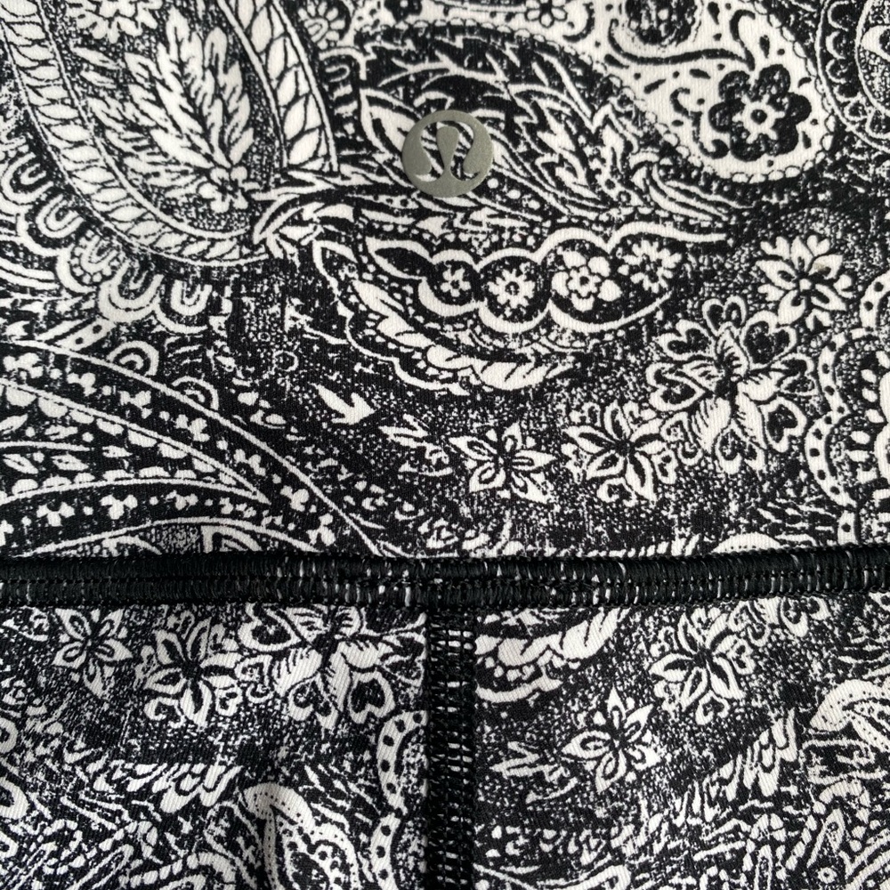 Lululemon paisley print leggings - Picture 5 of 5
